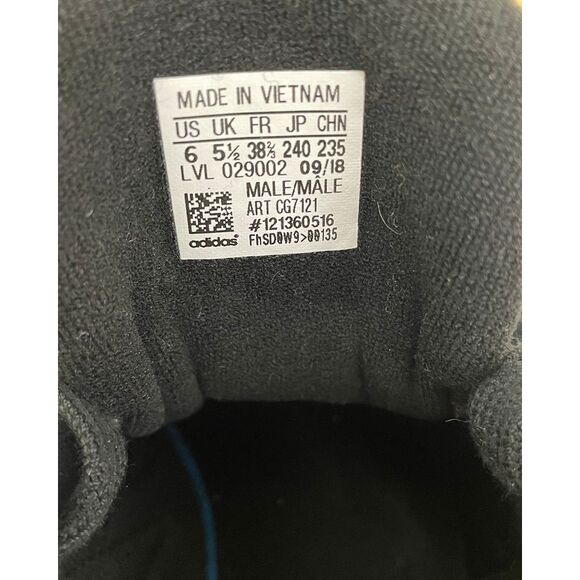 Adidas Yung-1 Sneakers in Black Suede - Picture 9 of 9